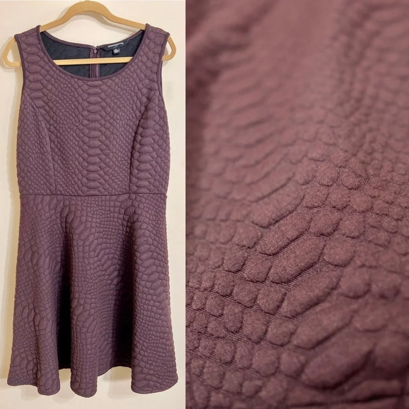 SHARAGANO Sleeveless Plum Burgundy‎ Reptile Texture Mini Stretch Dress 12 Fall - Picture 1 of 14